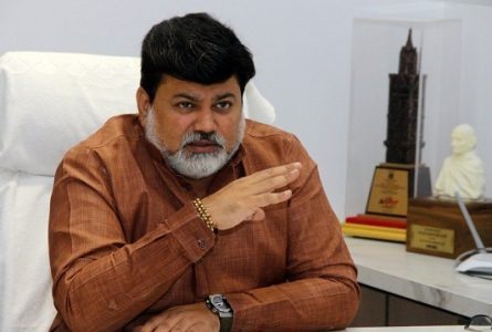 6 MLAs Thackeray group will come with shinde group