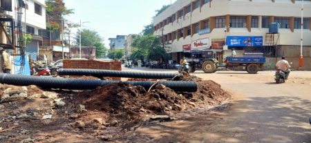 वारंवार खोदाई; व्यापाऱ्यांची डबघाई