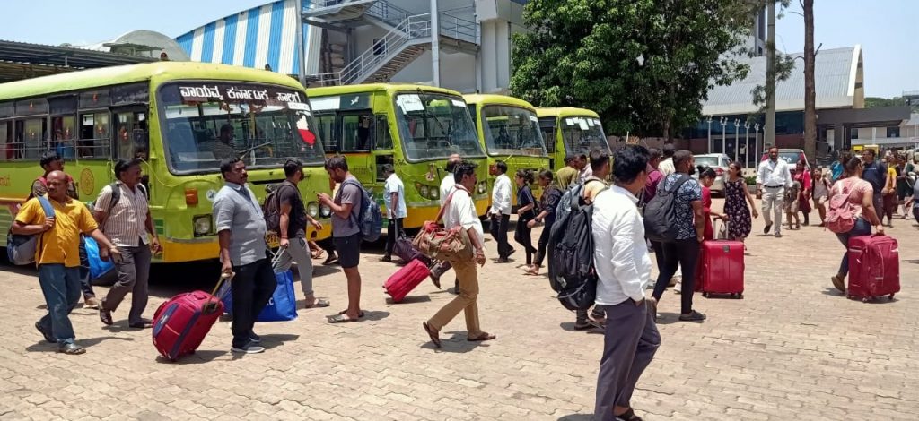 कोल्हापूरच्या रेल्वेप्रवाशांसाठी जादा बस सोडण्याची मागणी