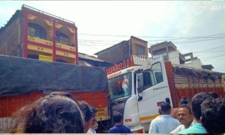 मलकापूर बाजारपेठेत ट्रकचा ब्रेक फेल; प्रसंगावधाने मोठा अनर्थ टळला