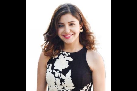 वर्षाला एकच चित्रपट करणार अनुष्का शर्मा