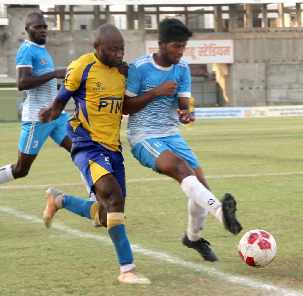 कोल्हापूरच्या फुटबॉलमधून परदेशी खेळाडूंचे पॅकअप !