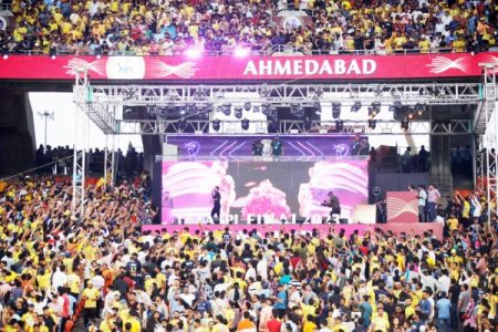 नाणेफेकीपूर्वी ‘आयपीएल’चा शानदार समारोप सोहळा