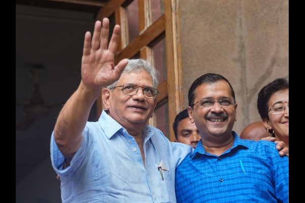 अध्यादेशाविरोधात केजरीवालांना येच्युरींची साथ