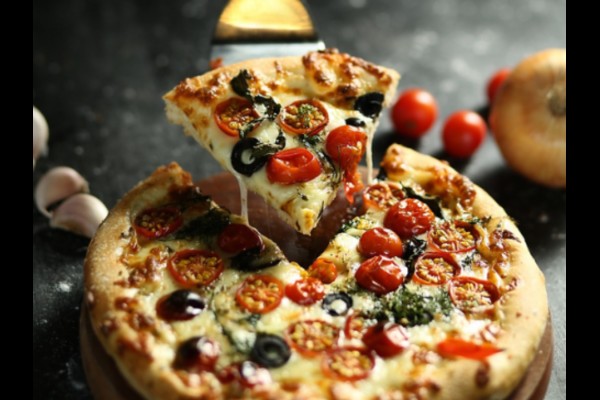 आयुष्यभर मोफत खा पिझ्झा