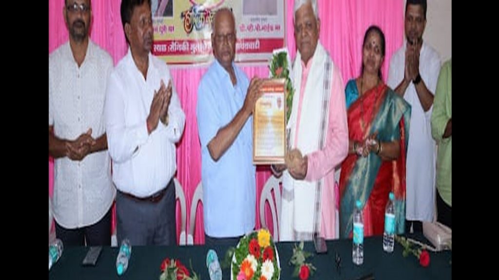 sawantwadi :सैनिक मुलांच्या वसतिगृहाला माजी विद्यार्थ्यांकडून आर्थिक मदत