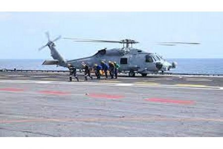 आयएनएस विक्रांतवर पहिल्यांदाच उतरले एमएच-60आर हेलिकॉप्टर