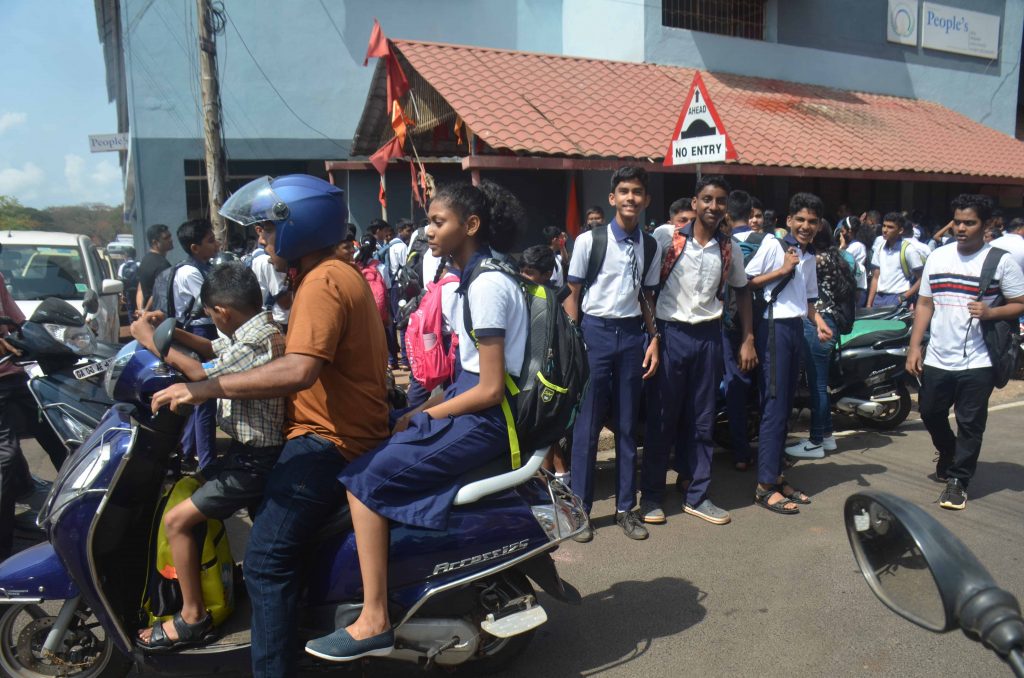 विद्यालये गजबजली, मुले उकाड्याने हैराण!