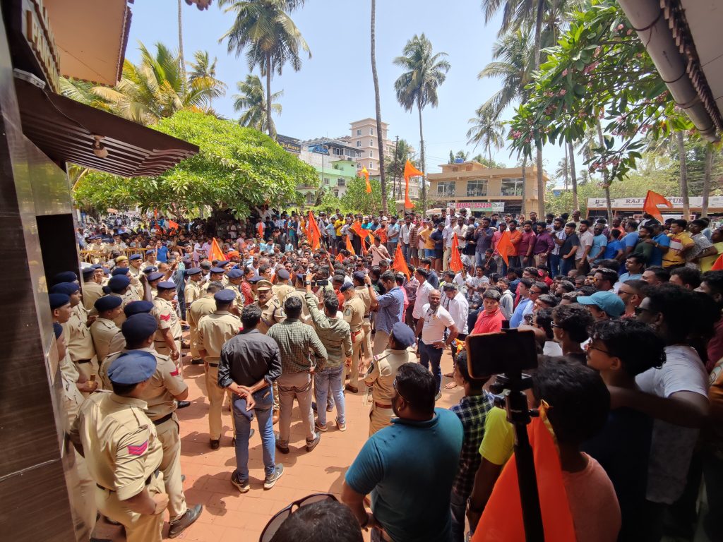 पुतळा हटविण्याचा आदेश अखेर मागे