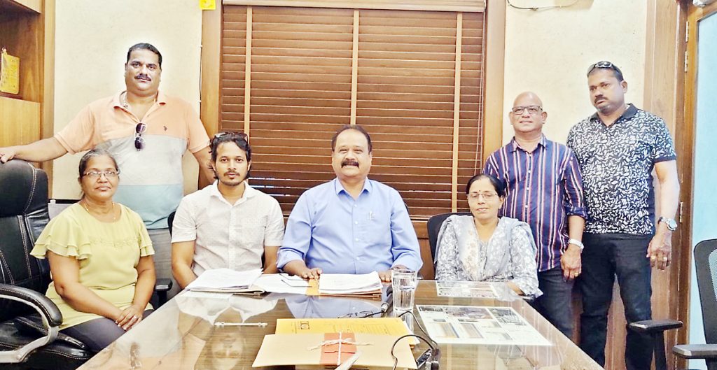 पुतळा अन्यत्र हलविण्यासाठी दिली होती नोटीस