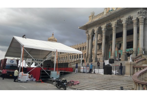 आजपासून महिलांना मोफत बसप्रवास