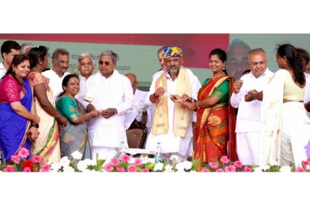 पुरुषांच्या बरोबरीने महिलांनीही विकासात सहभाग घ्यावा