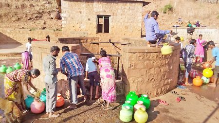 विहिरींनी गाठला तळ…वरुणराजा तूच दे बळ!