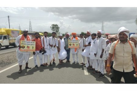 वारीत घुमला सीमाप्रश्नाचा आवाज