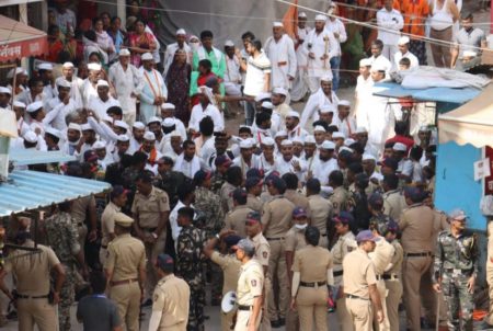 वारीला गालबोट; आळंदीत पोलीस आणि वारकऱ्यांमध्ये धुमश्चक्री