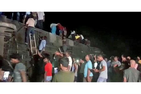 रेल्वे अपघातात 50 ठार