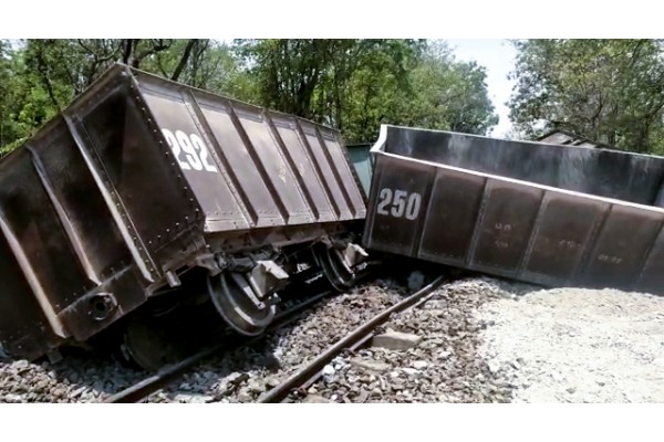 ओडिशात बारगढमध्ये मालगाडी घसरली