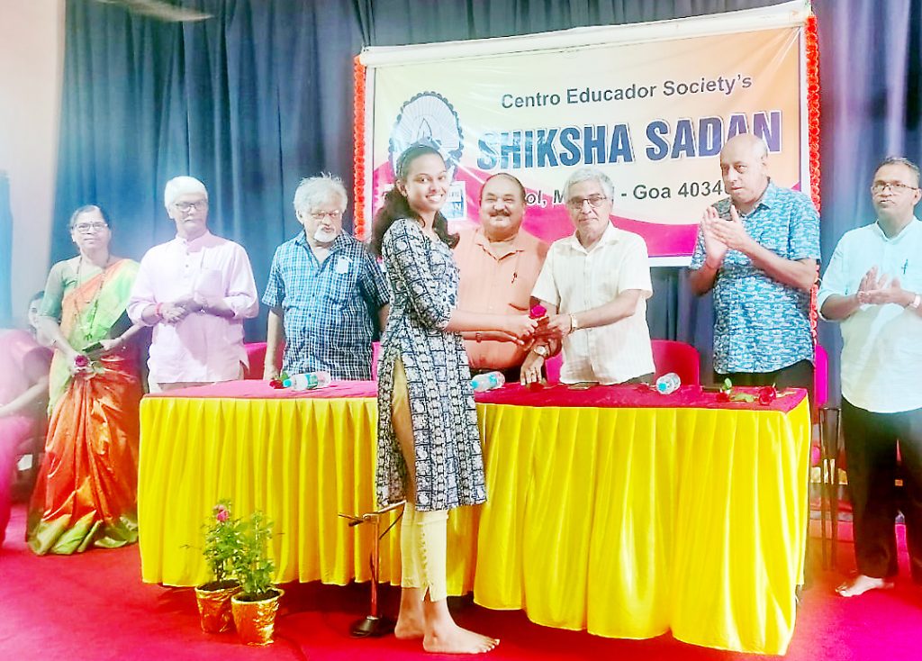 गुरुजनांचा आदर हेच आपल्या यशाचे आणि किर्तीचे गमक