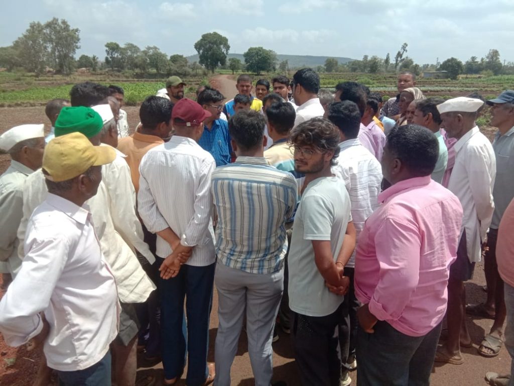 रिंगरोड सर्व्हे अधिकाऱ्यांना कडोली शेतकऱ्यांचा घेराव