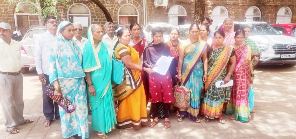 मोदगा रस्त्यावरील अतिक्रमण तातडीने हटवा