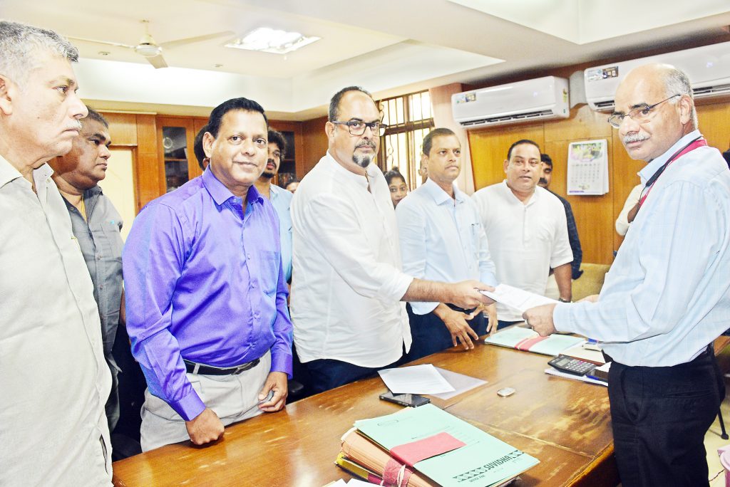 शेतकऱ्यांना पिकांची आधारभूत किंमत द्या