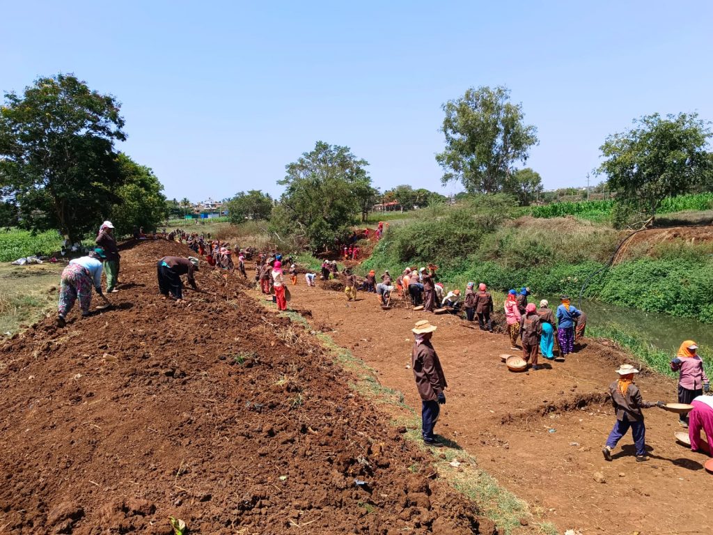 मार्कंडेय नदीत 13 हजार कामगारांना काम