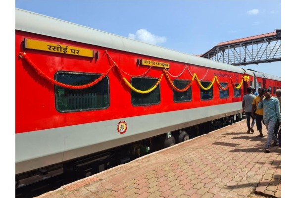 वास्को-निजामुद्दीन एक्स्प्रेसला एलएचबी कोचची जोडणी