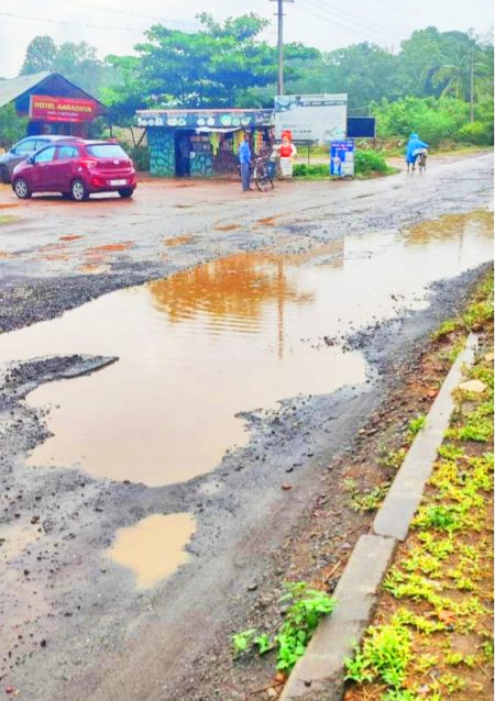 अधिकाऱ्यांकडून आमदारांनाही खोटी आश्वासने