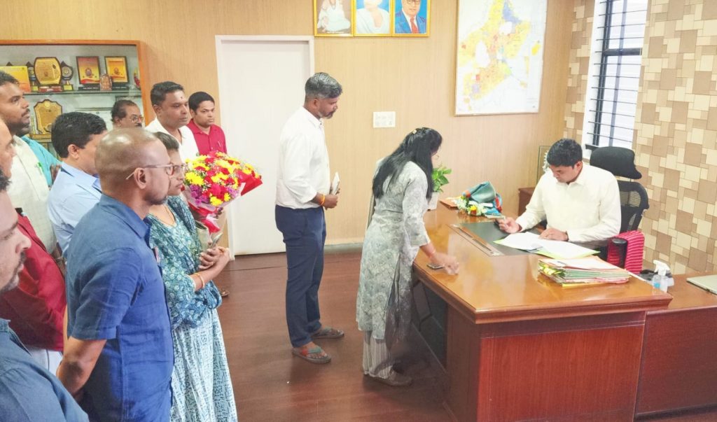 मनपा आयुक्तपदाची सूत्रे दुडगुंटींनी स्वीकारली