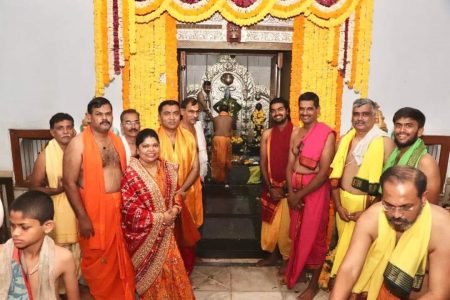 आषाढी एकादशीनिमित्त भक्तीरसाने विठ्ठलपूर झाले विठुमय Vitthalpur was completely wet with the thousands of devotees