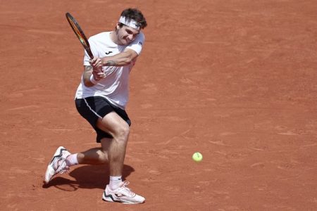 मेदवेदेव्ह पराभूत, स्विटोलिना तिसऱ्या फेरीत