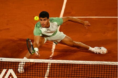 अल्कारेझ, सोनेगो, स्वायटेक, चौथ्या फेरीत