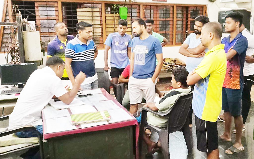 ग्रामस्थांची वाळपई वीज उपकेंद्रावर धडक