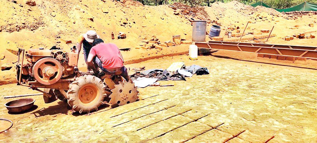 वांते येथे सरकारी जागेत बेकायदा चिरे उत्खनन