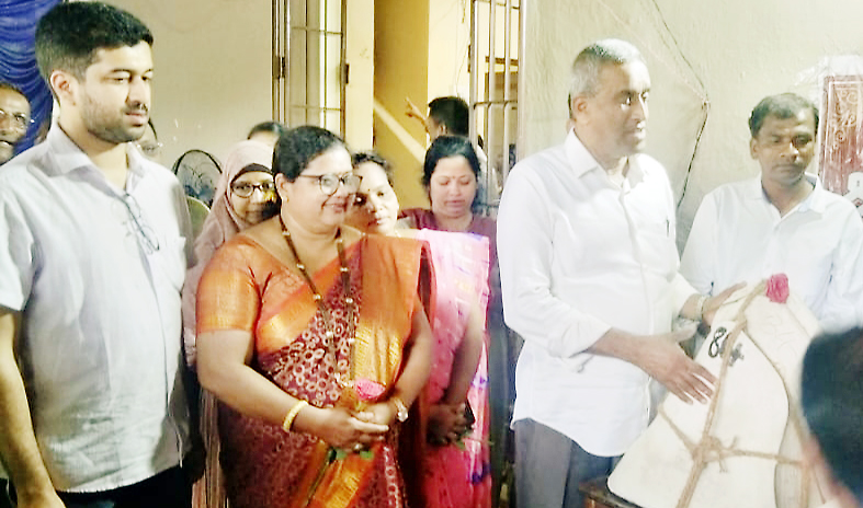 तरुण कलाकारांनी पारंपारिक मूर्तीकलेचा वारसा पुढे न्यावा