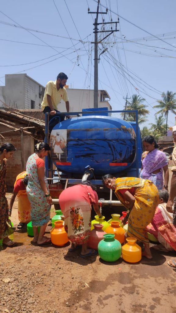 पाण्यासाठी रमाकांत कोंडुस्कर यांचे दातृत्व