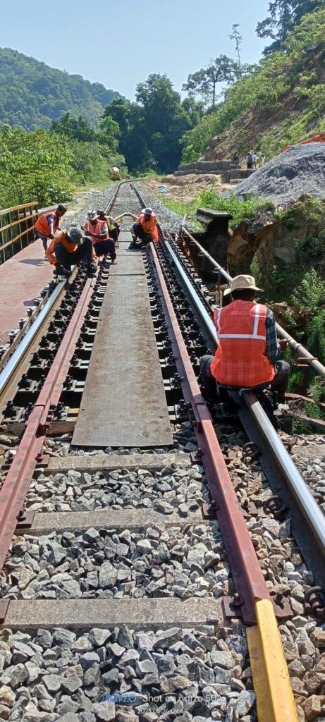पावसाळ्याच्या पार्श्वभूमीवर रेल्वे खात्याकडून खबरदारी