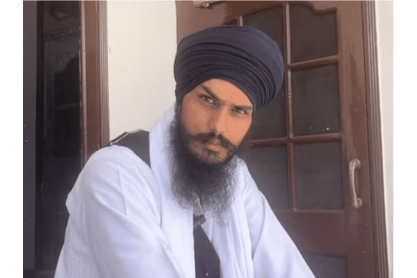 अमृतपाल सहकाऱ्यांसोबत करतोय उपोषण