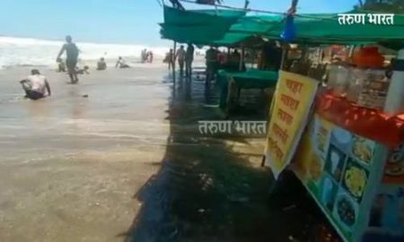 बिपरजॉयमुळे चौथ्या दिवशी गणपतीपुळ्याच्या संरक्षण भिंतीवरून समुद्राचे पाणी बाजारपेठेत