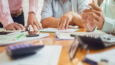 ‘महसूल’च्या बदल्यांचा सावळा गोंधळ