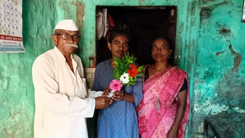 परीक्षेदिवशी वडिलांचे निधन,पण मुलीच्या उल्लेखनीय यशाची सर्वत्र चर्चा