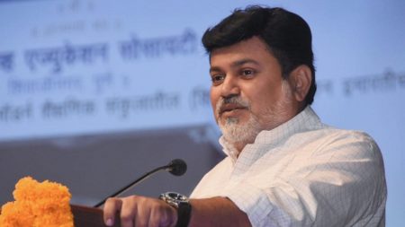 पालकमंत्री ना.उदय सामंत यांनी घेतला महाराष्ट्र जलजीवन मिशनचा आढावा