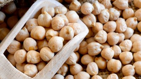 सरकारची हमीभाव वाढ केवळ सांगण्यापुरतीच