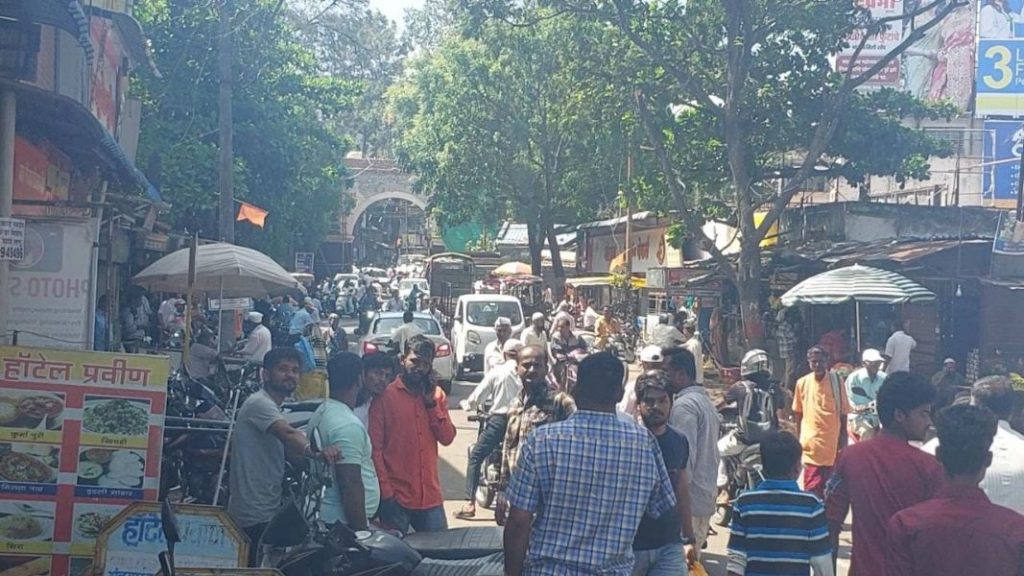 Kolhapur Breaking : कोल्हापुरात पुन्हा तणावपूर्ण वातावरण ; कागलमध्ये पुन्हा आक्षेपहार्य स्टेटस ठेवल्याने हिंदुत्ववादी संघटना आक्रमक