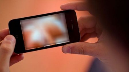 Solapur : अश्लील व्हीडीओ सोशल मिडीयावर अपलोड केल्या प्रकरणी आरोपीस ३ वर्ष सक्त मजूरी व दंड