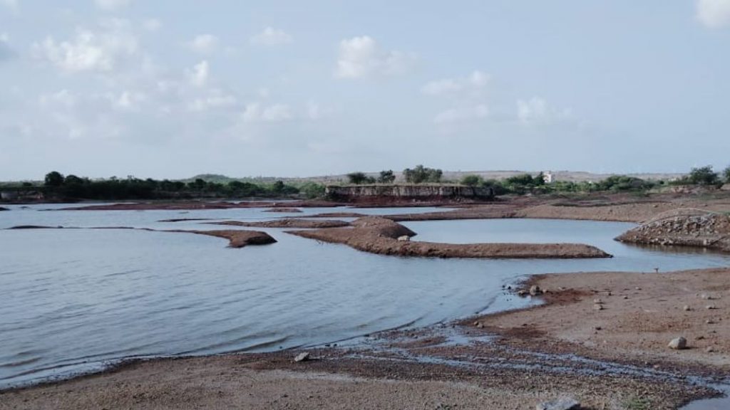 जिल्ह्यात पावसाचा पत्ता नाही, तलाव कोरडे पडू लागले!