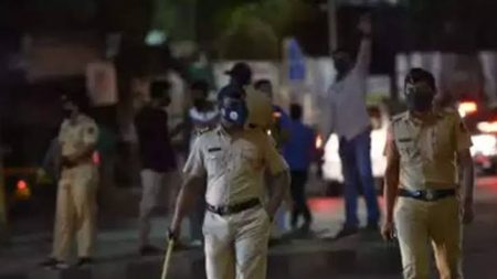 Kolhapur News : बाकडे… त्यावरचा पोलिस… अन् बंदोबस्त आजही कायम