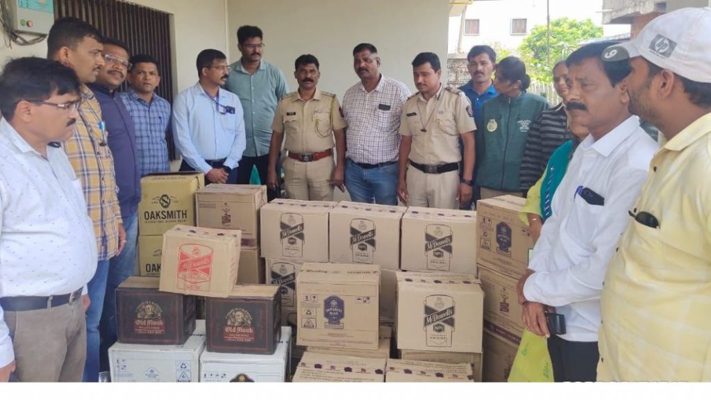 Stock of Goa-made liquor seized at Morewadi kolhapur crime news