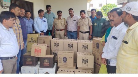 Stock of Goa-made liquor seized at Morewadi kolhapur crime news