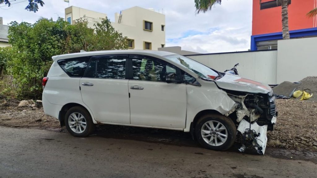 Innova and two wheeler accident in Kumbhoj Ramalinga temple